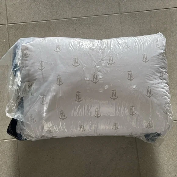 NWT Nautica True Comfort Jumbo Pillows in packaging! - Picture 2 of 11